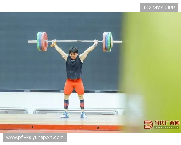 举重抓举第一次尝试便成功